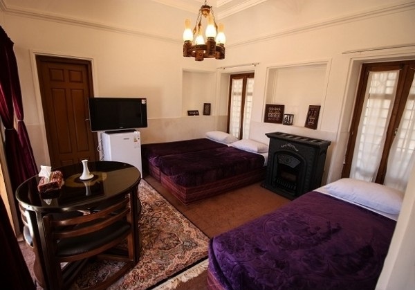 اتاق سه تخته اقامتگاه سنتی ایوان ماهان